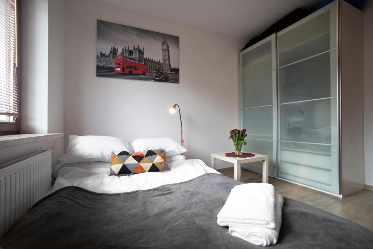 Airport Okecie Klobucka P&O Serviced Apartments Warsawa Bagian luar foto