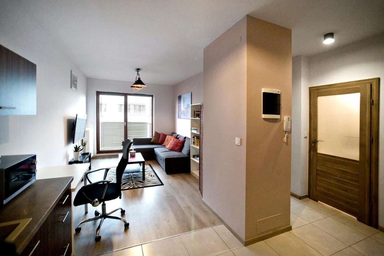 Airport Okecie Klobucka P&O Serviced Apartments Warsawa Bagian luar foto