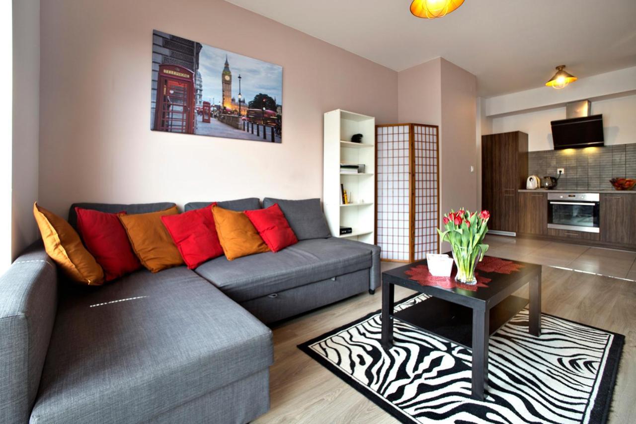 Airport Okecie Klobucka P&O Serviced Apartments Warsawa Bagian luar foto