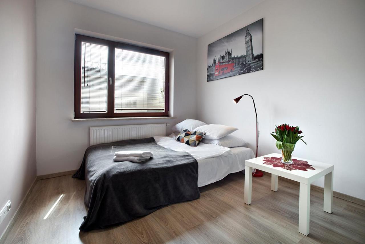 Airport Okecie Klobucka P&O Serviced Apartments Warsawa Bagian luar foto